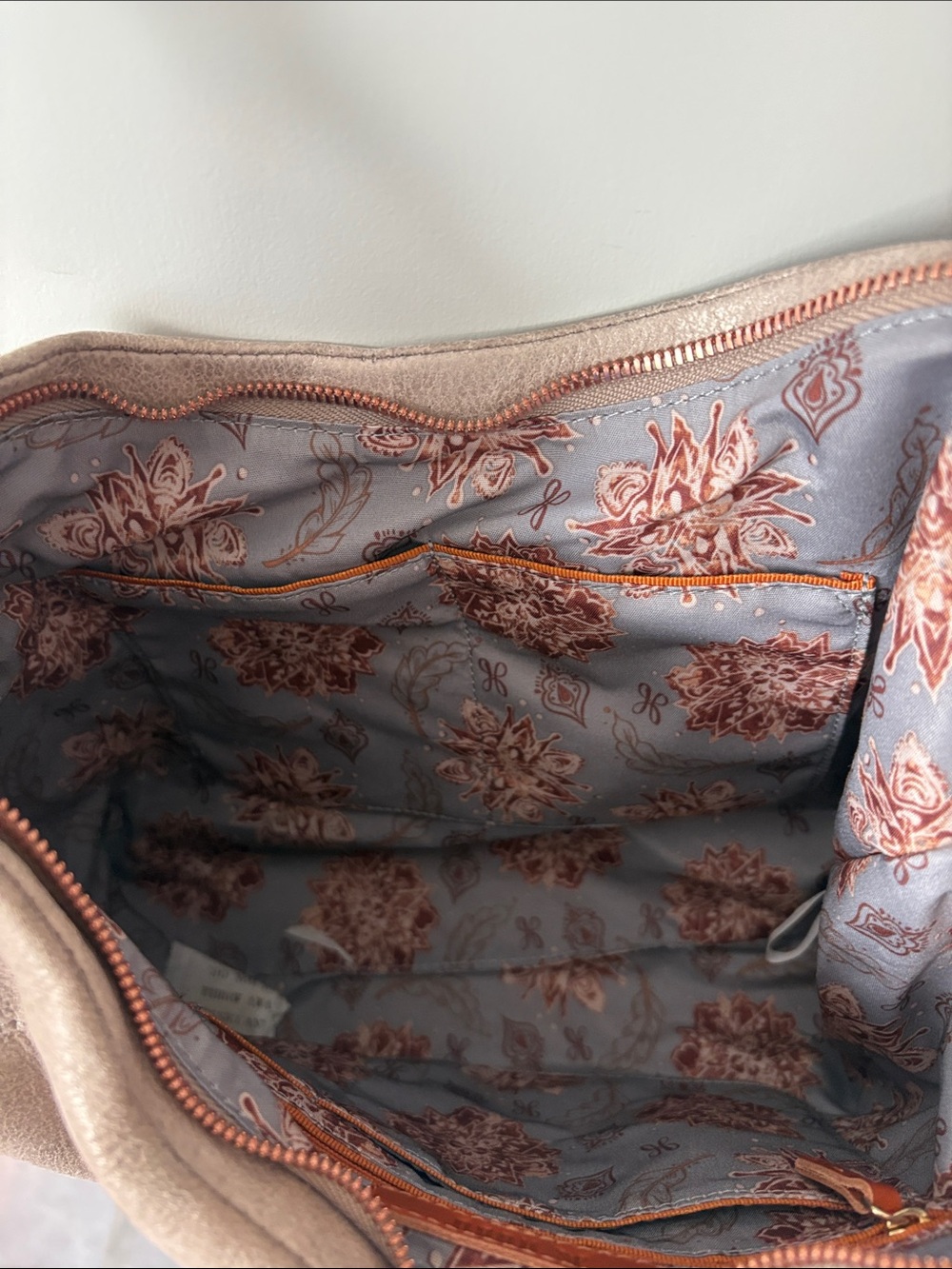 HOBO Delilah Slouchy Shoulder Bag with Rose Gold Hardware - Picture 4 of 4
